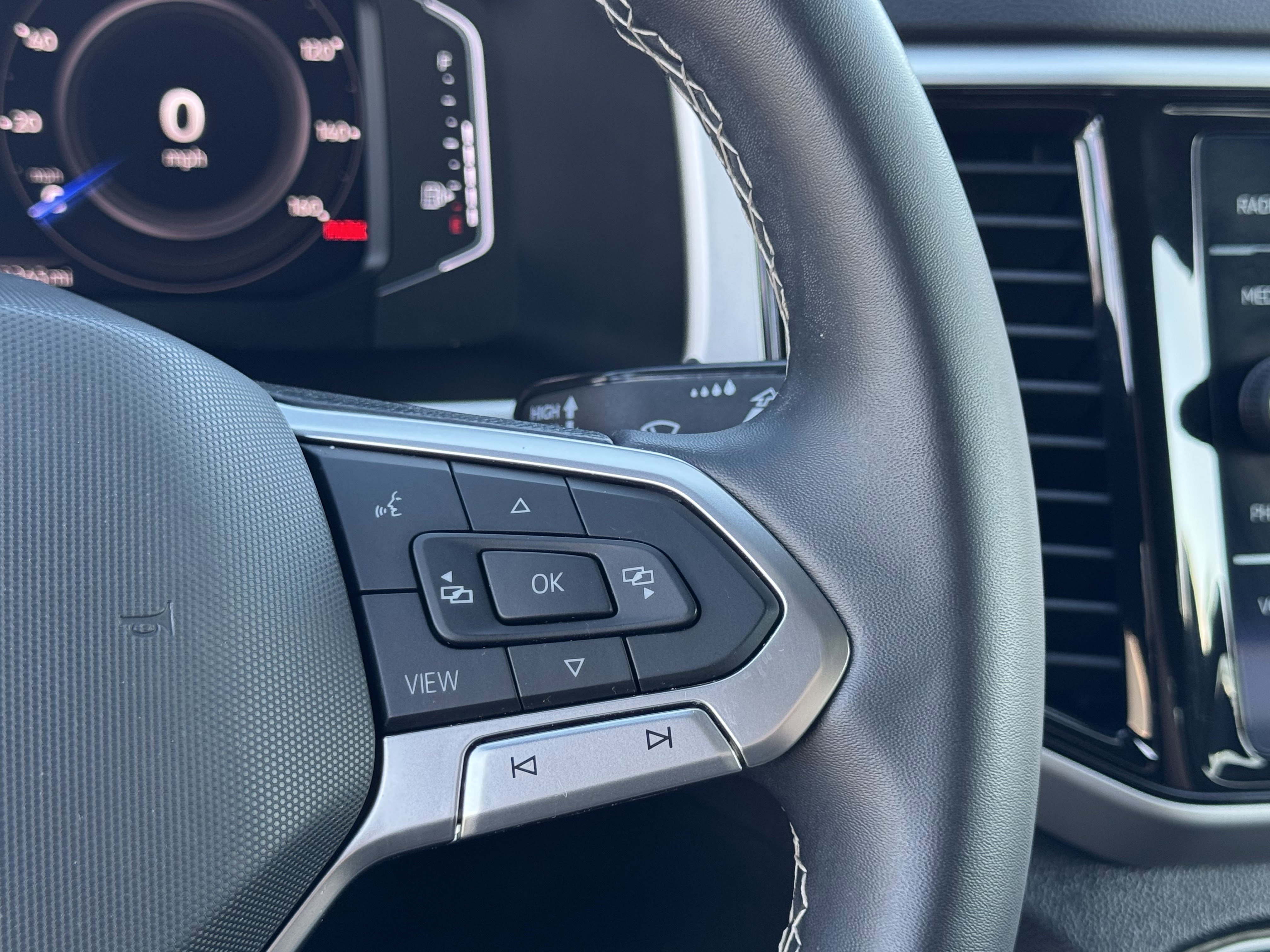 Certified 2022 Volkswagen Atlas Cross Sport SE w/ Panoramic Sunroof Package FWD image 23