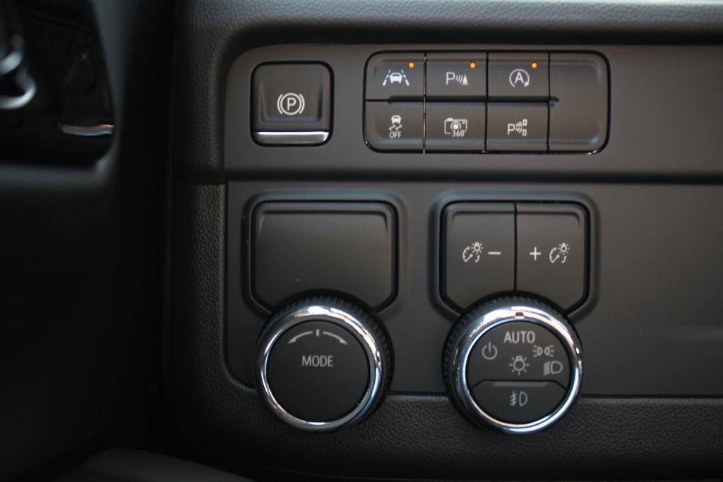 New 2026 Chevrolet Suburban Premier image 13