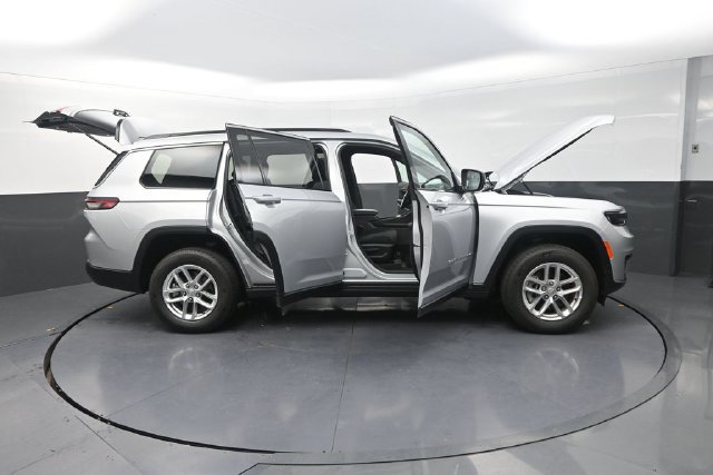 Used 2025 Jeep Grand Cherokee L Laredo AWD/4WD image 36