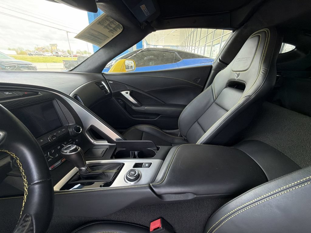 Used 2016 Chevrolet Corvette Z06 w/ 3LZ Preferred Equipment Group RWD image 11