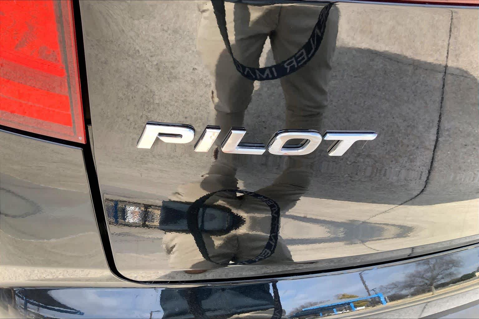 Certified 2017 Honda Pilot Elite image 10