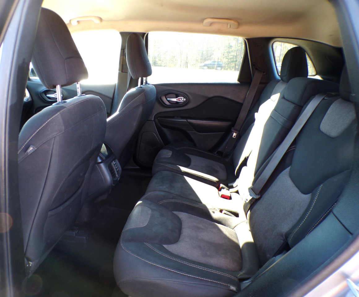 Used 2014 Jeep Cherokee Latitude w/ Comfort/Convenience Group image 34