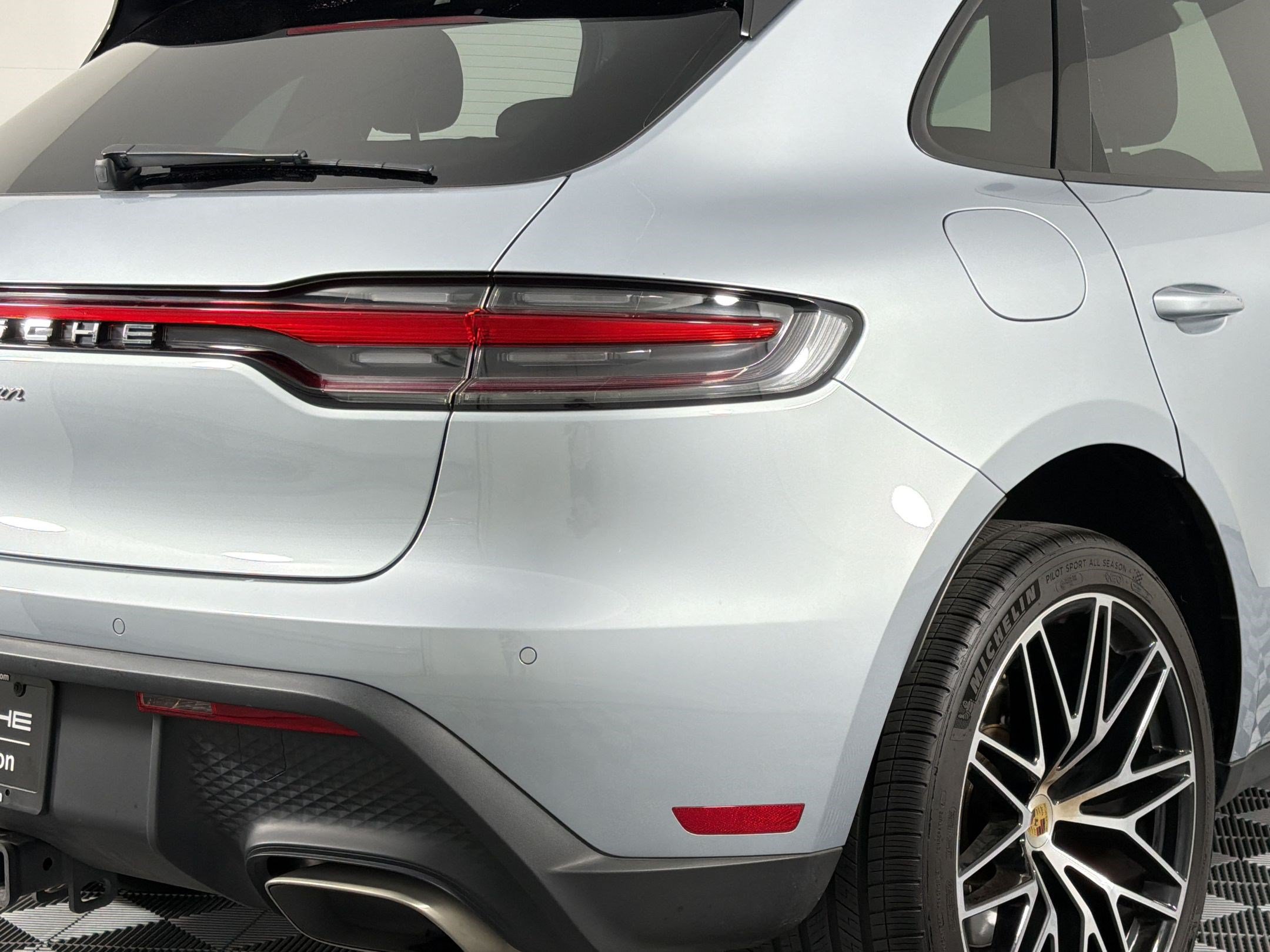 Certified 2024 Porsche Macan AWD/4WD image 13