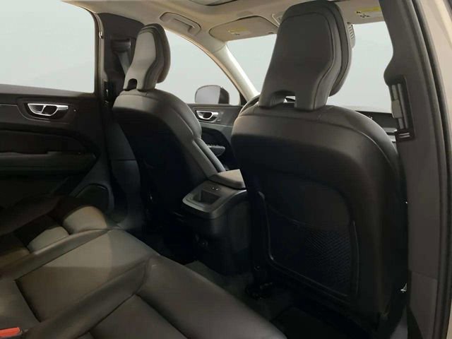 Used 2025 Volvo XC60 B5 Core AWD/4WD image 13