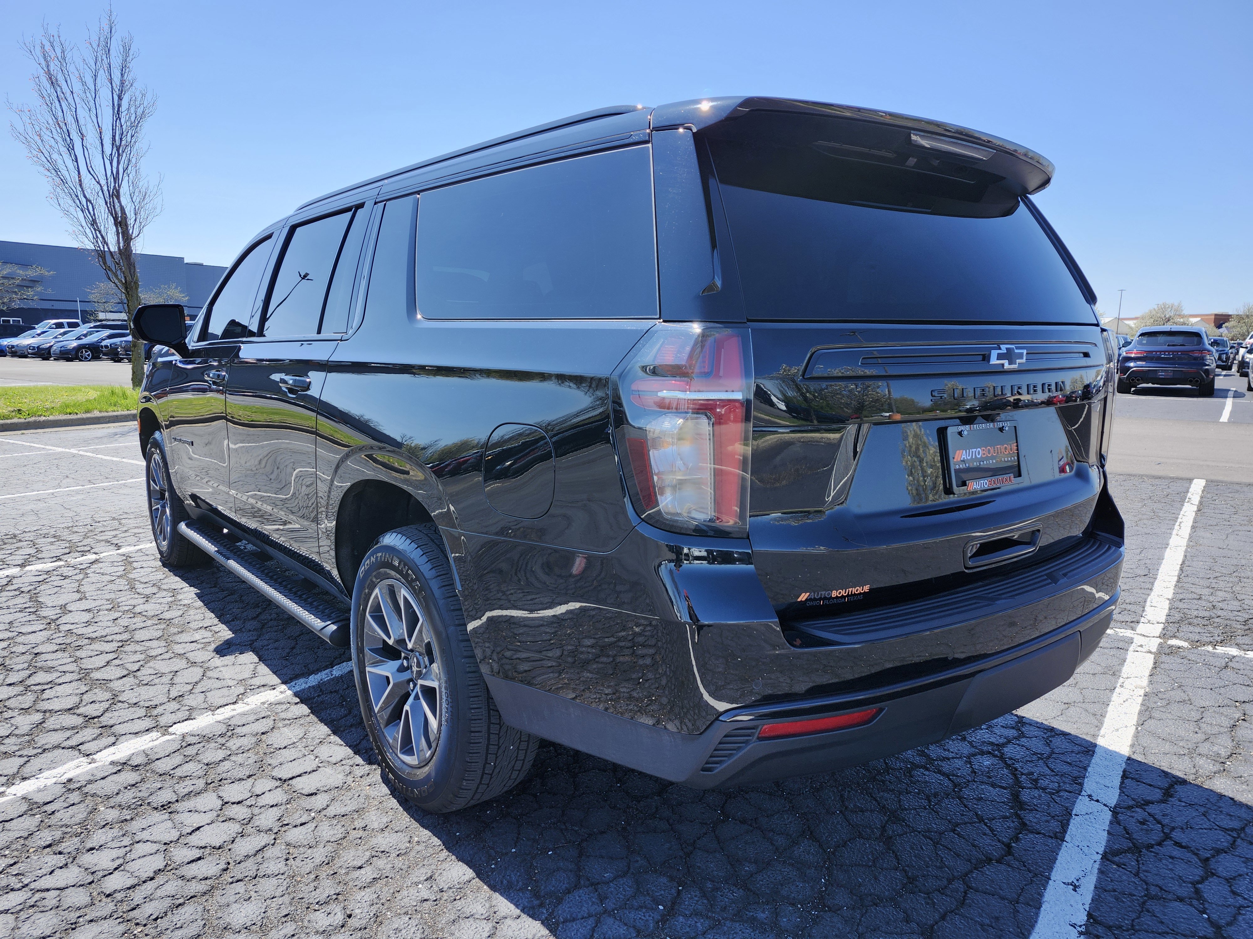 Used 2023 Chevrolet Suburban Z71 w/ Luxury Package image 18