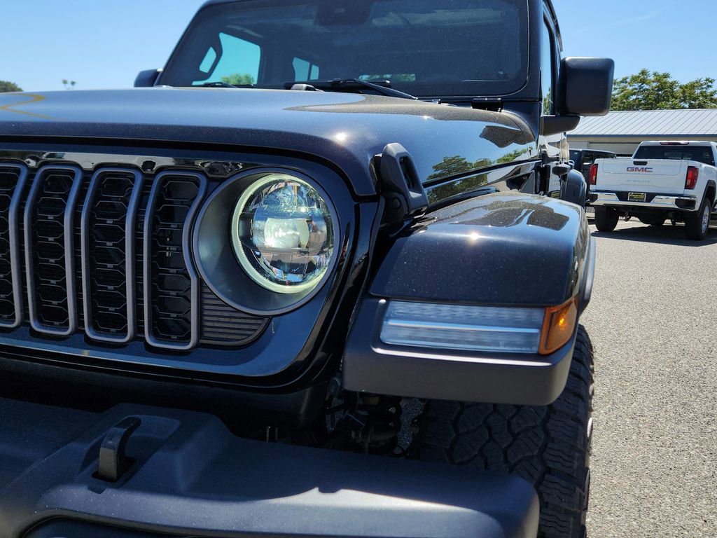 Used 2024 Jeep Gladiator Sport AWD/4WD image 29