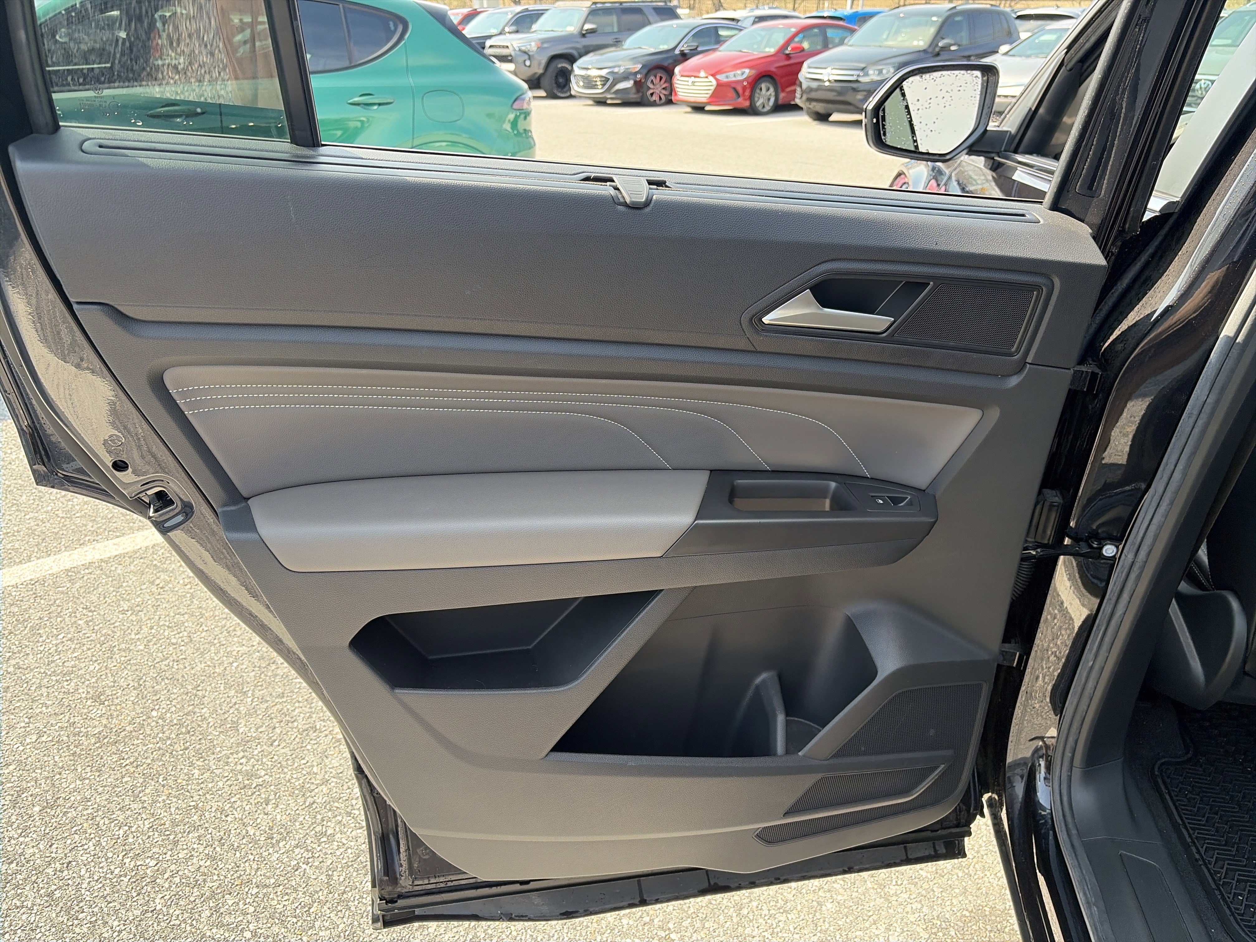 Used 2023 Volkswagen Atlas SE image 23