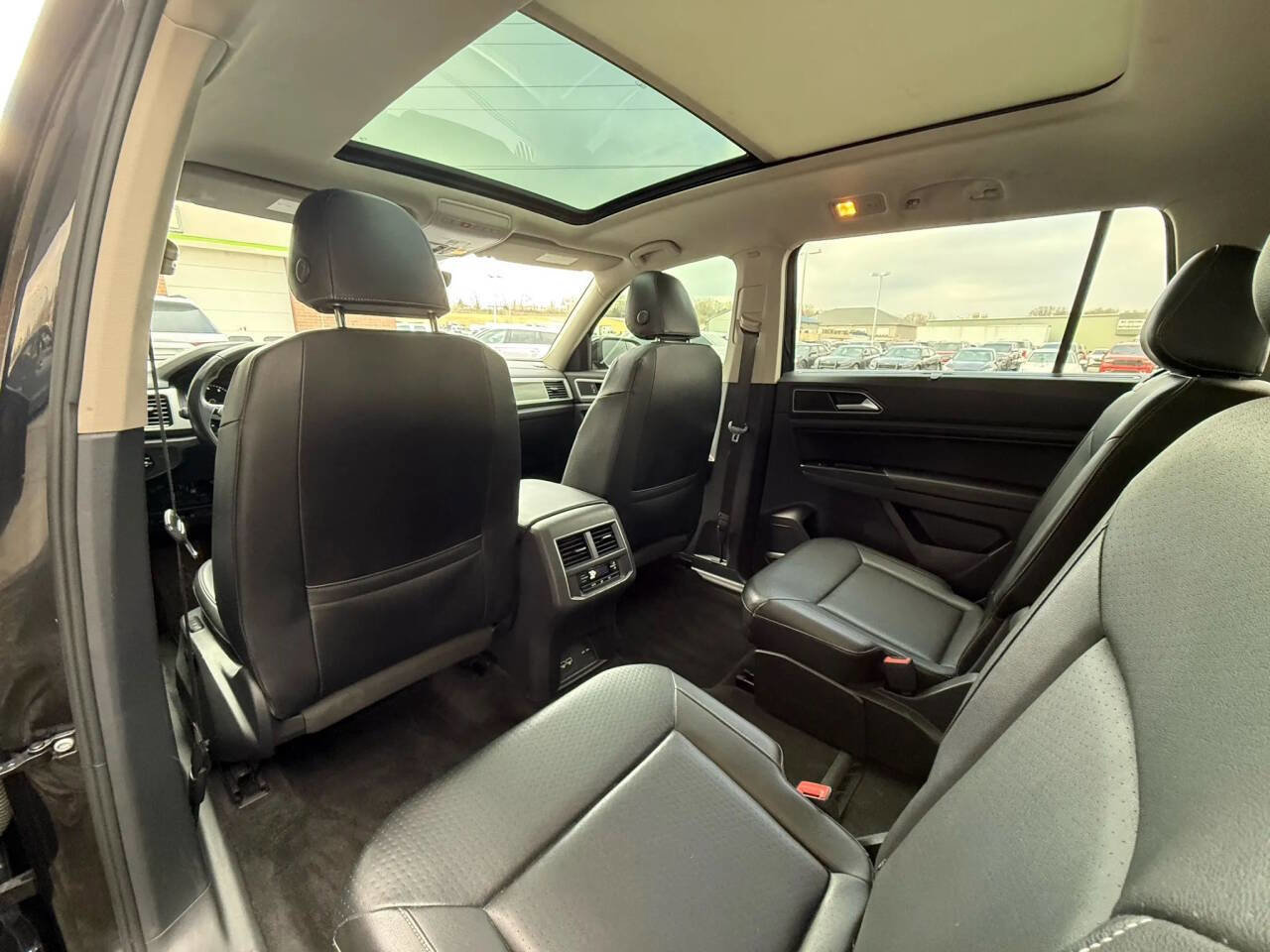 Used 2018 Volkswagen Atlas SEL AWD/4WD image 17