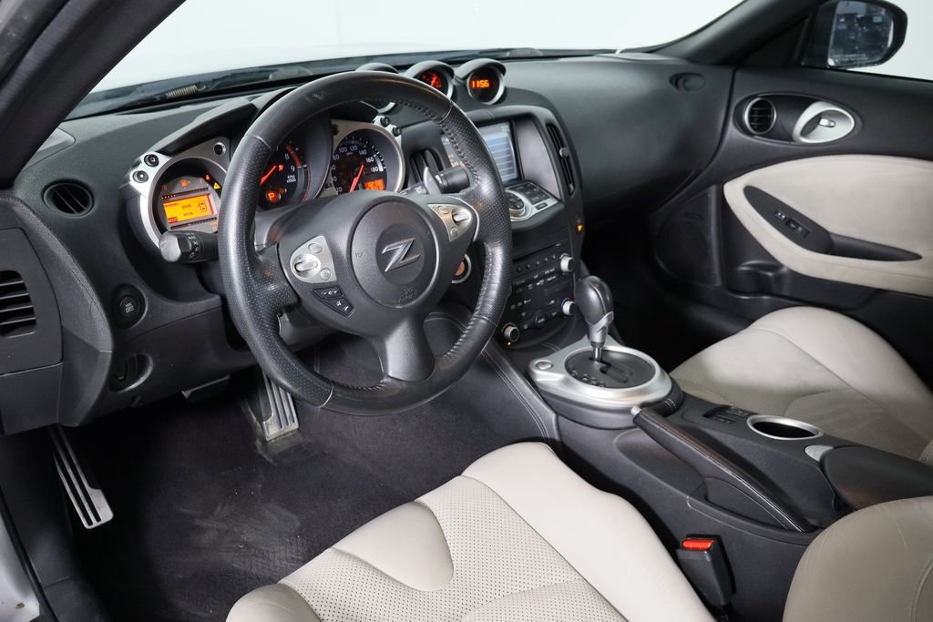 Used 2009 Nissan 370Z Touring image 17