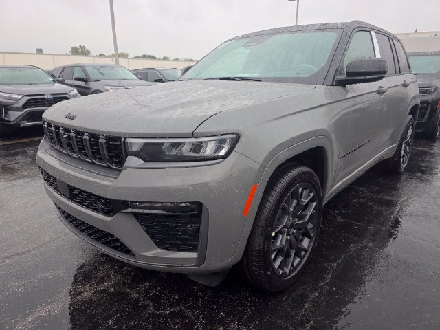 New 2027 Jeep Grand Cherokee Summit AWD/4WD image 1
