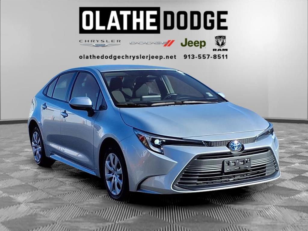 Used 2025 Toyota Corolla XLE image 30