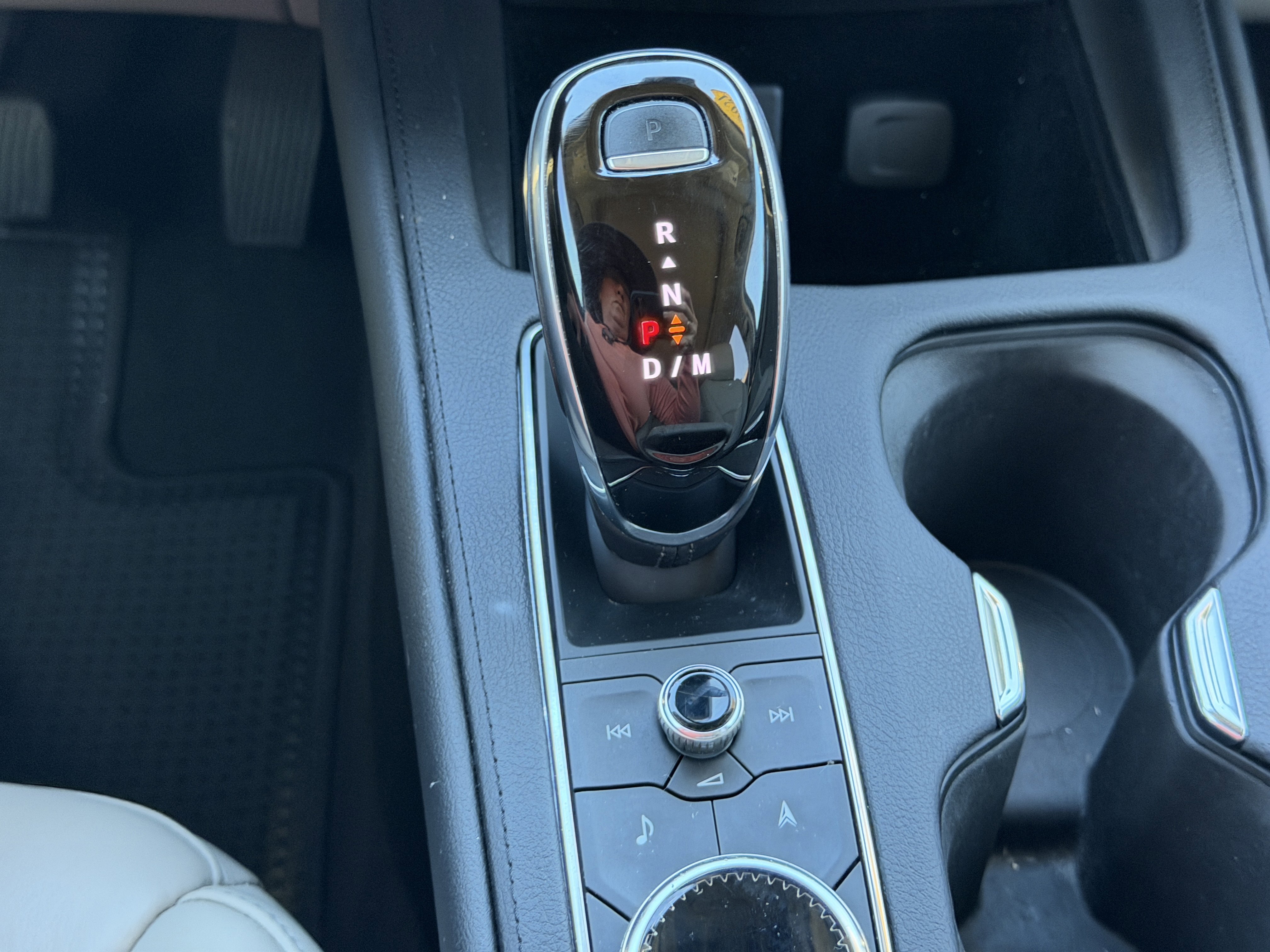 Used 2021 Cadillac XT4 Premium Luxury w/ Driver Awareness Package image 27