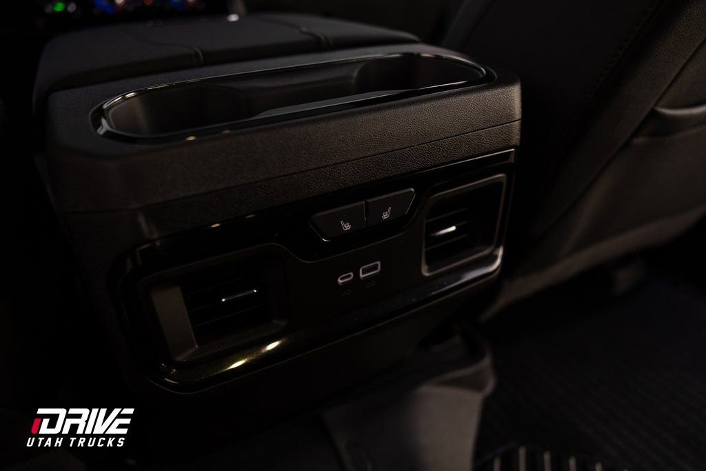 Used 2025 GMC Sierra 3500 AT4 w/ AT4 Premium Plus Package image 20