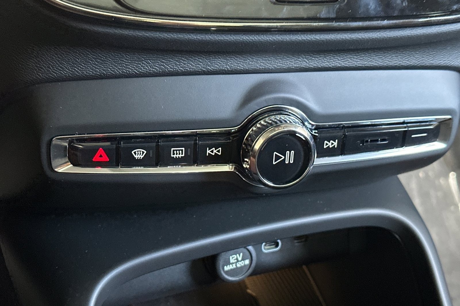 New 2026 Volvo XC40 B5 Ultra w/ Protection Package image 23