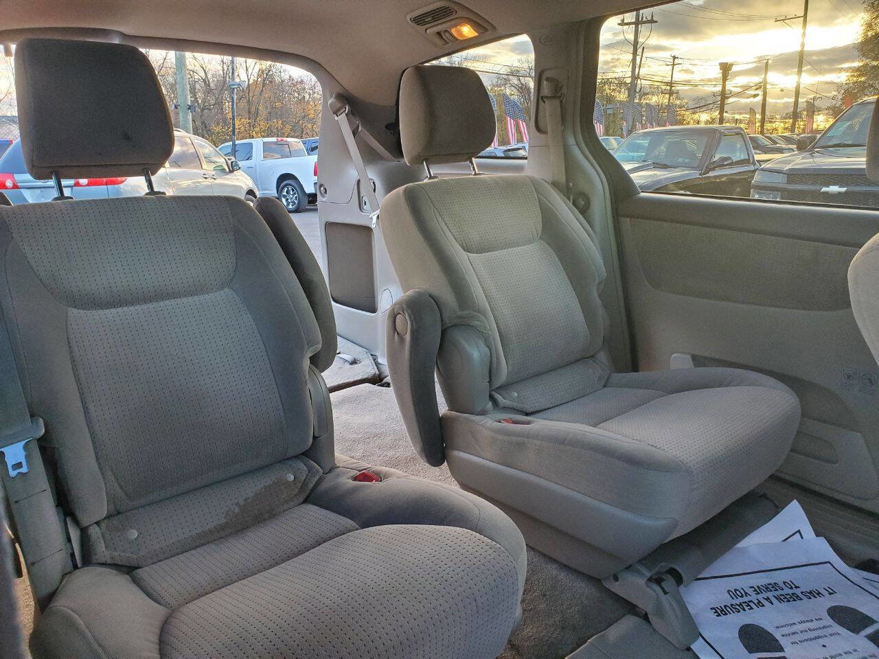 Used 2009 Toyota Sienna LE image 12