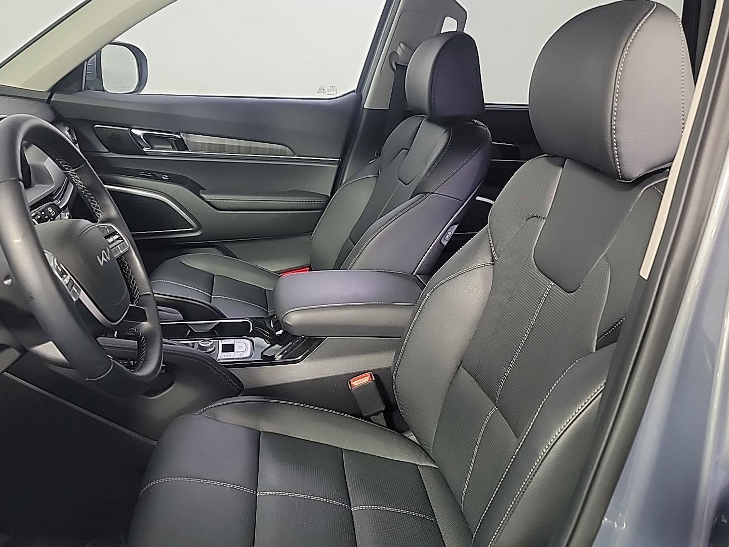Used 2025 Kia Telluride EX w/ EX Captain's Chair Package AWD/4WD image 17