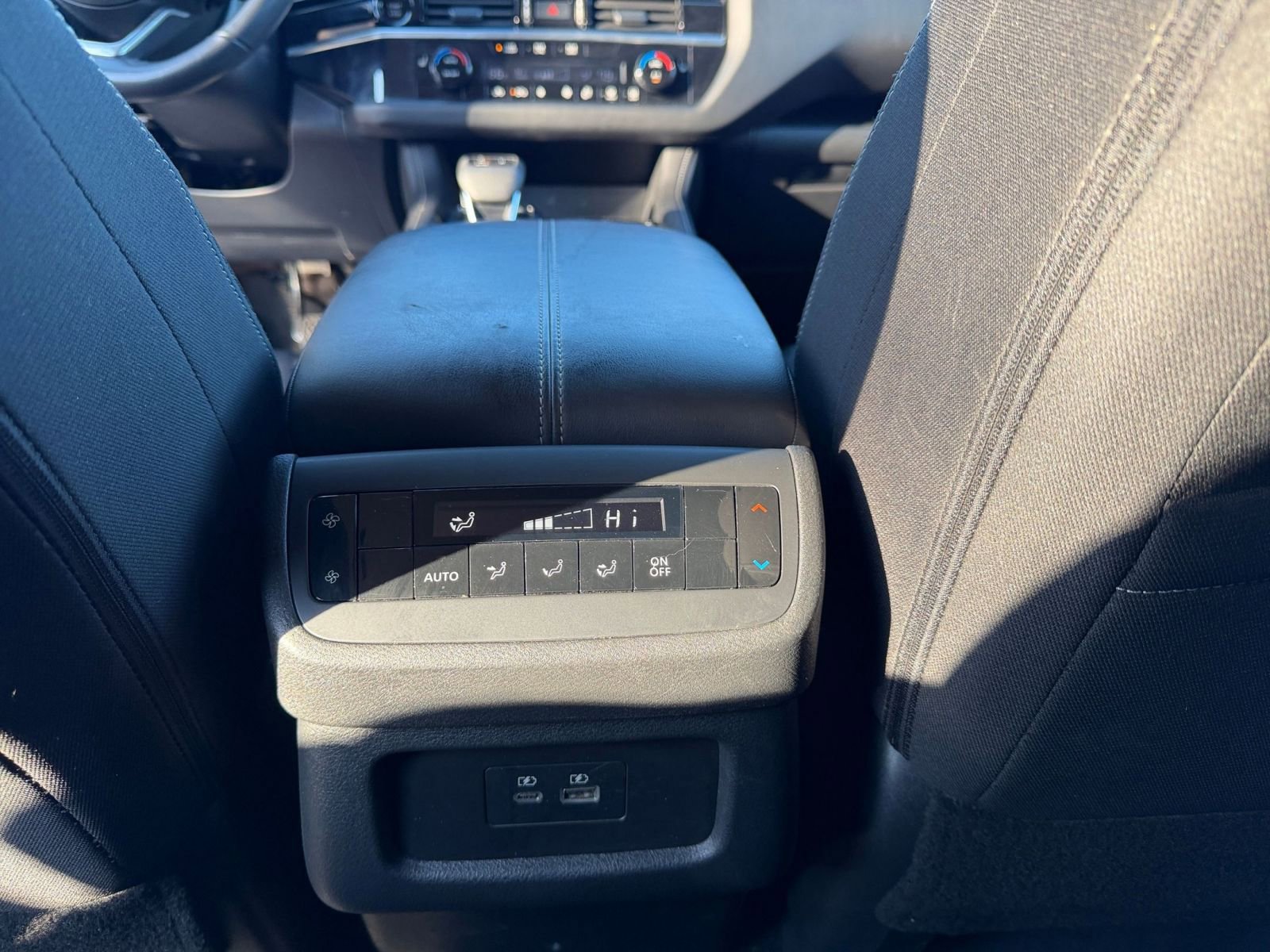 Used 2025 Nissan Pathfinder SV image 24