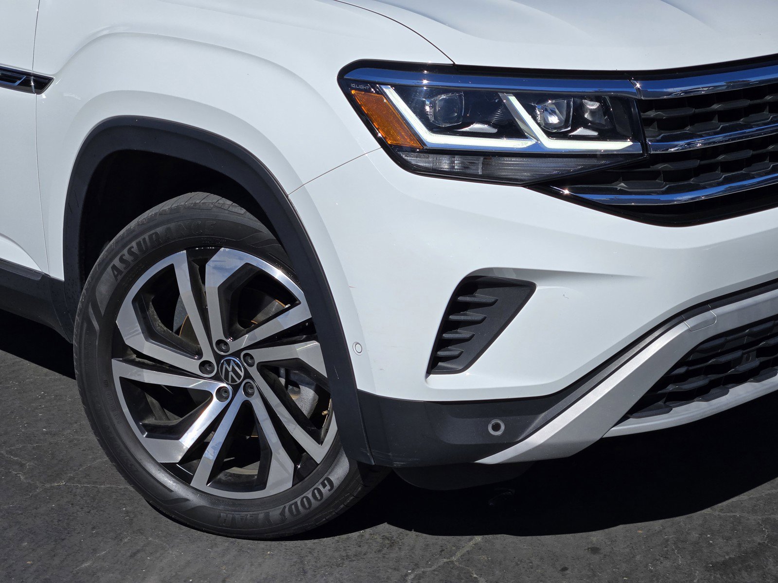 Used 2021 Volkswagen Atlas Cross Sport SEL Premium image 9