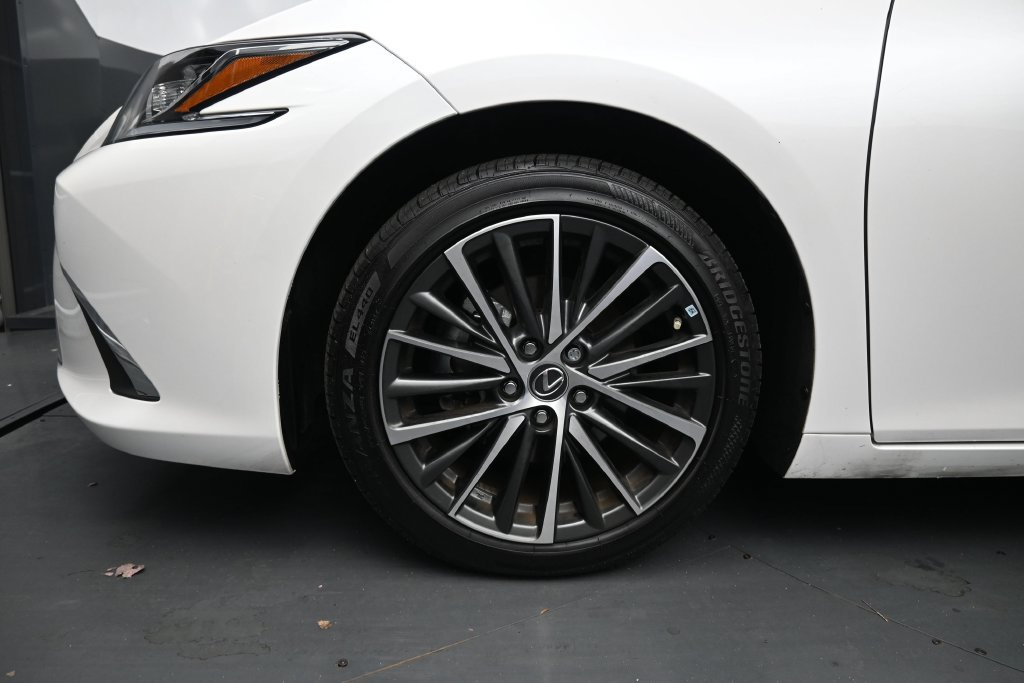 Used 2025 Lexus ES 350 w/ Premium Package FWD image 11