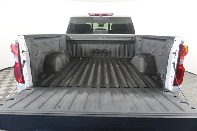 Used 2022 Chevrolet Silverado 1500 High Country w/ Z71 Off-Road Package AWD/4WD image 9