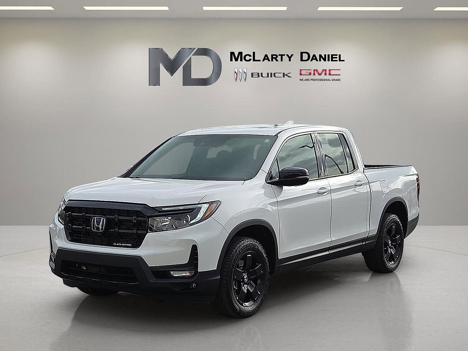 Used 2025 Honda Ridgeline Black Edition image 2