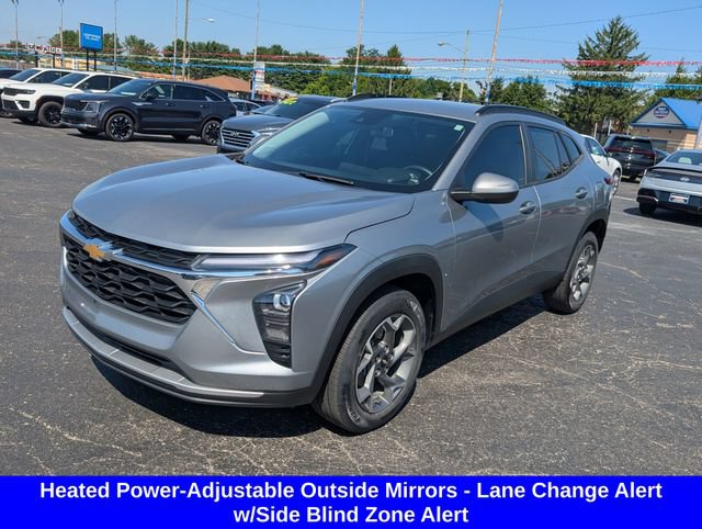 Used 2024 Chevrolet Trax LT w/ Driver Confidence Package FWD image 4