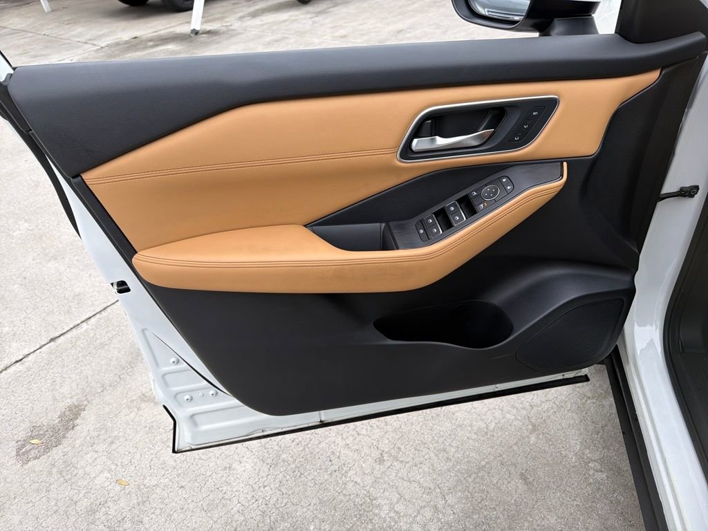 Used 2023 Nissan Rogue Platinum image 18