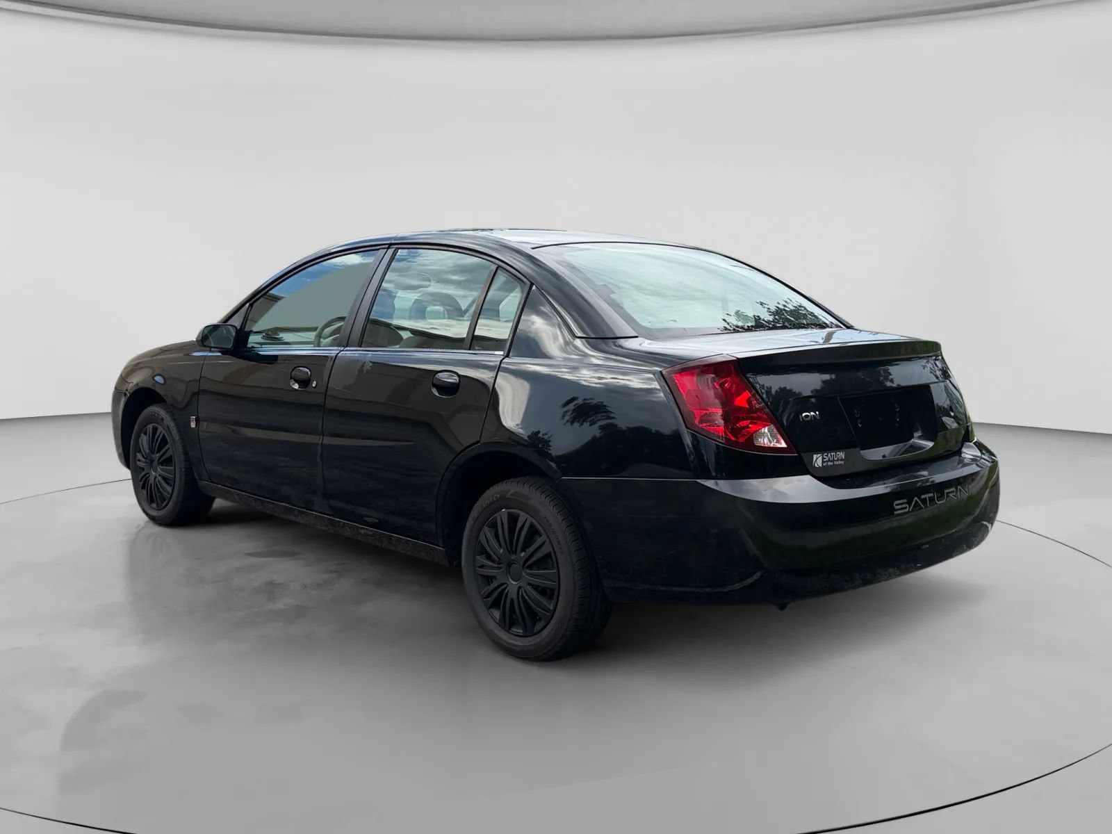 Used 2003 Saturn ION Level 2 w/ Convenience Pkg FWD image 3