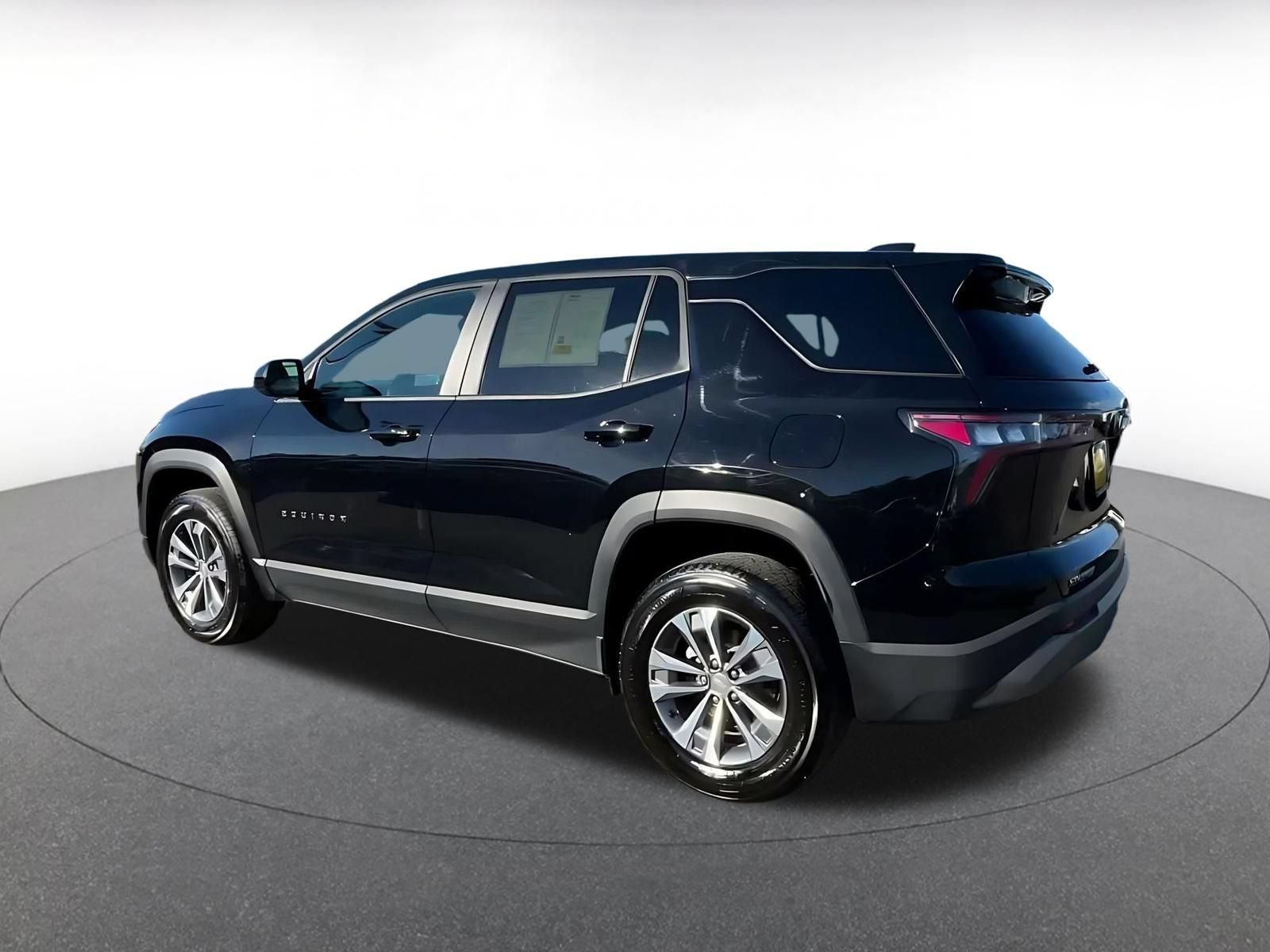 Used 2025 Chevrolet Equinox LT FWD image 9