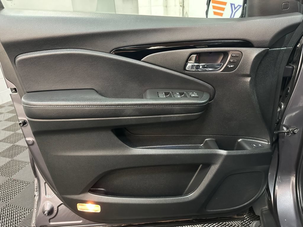 Used 2022 Honda Pilot Elite image 17