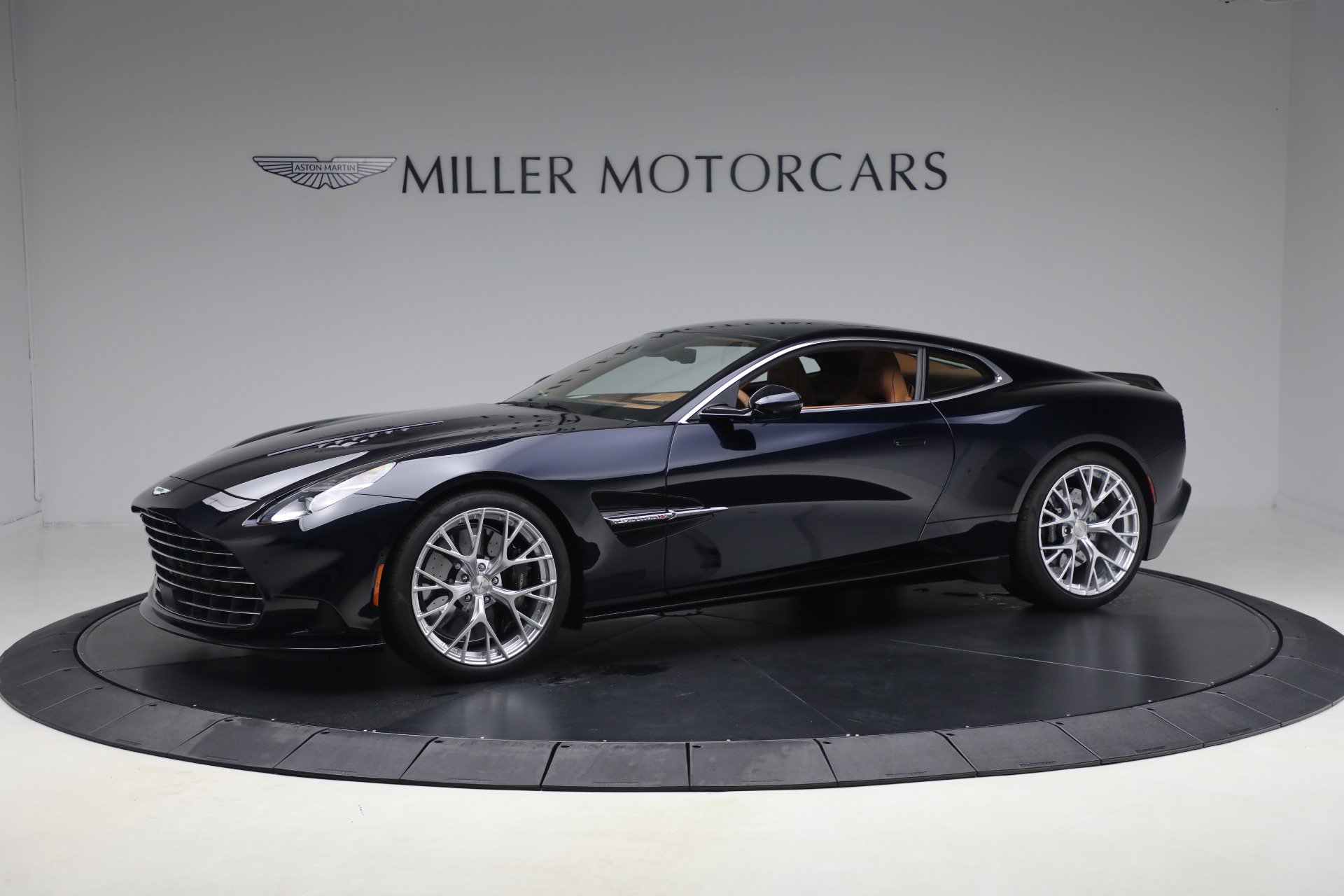 New 2026 Aston Martin Vanquish RWD image 2