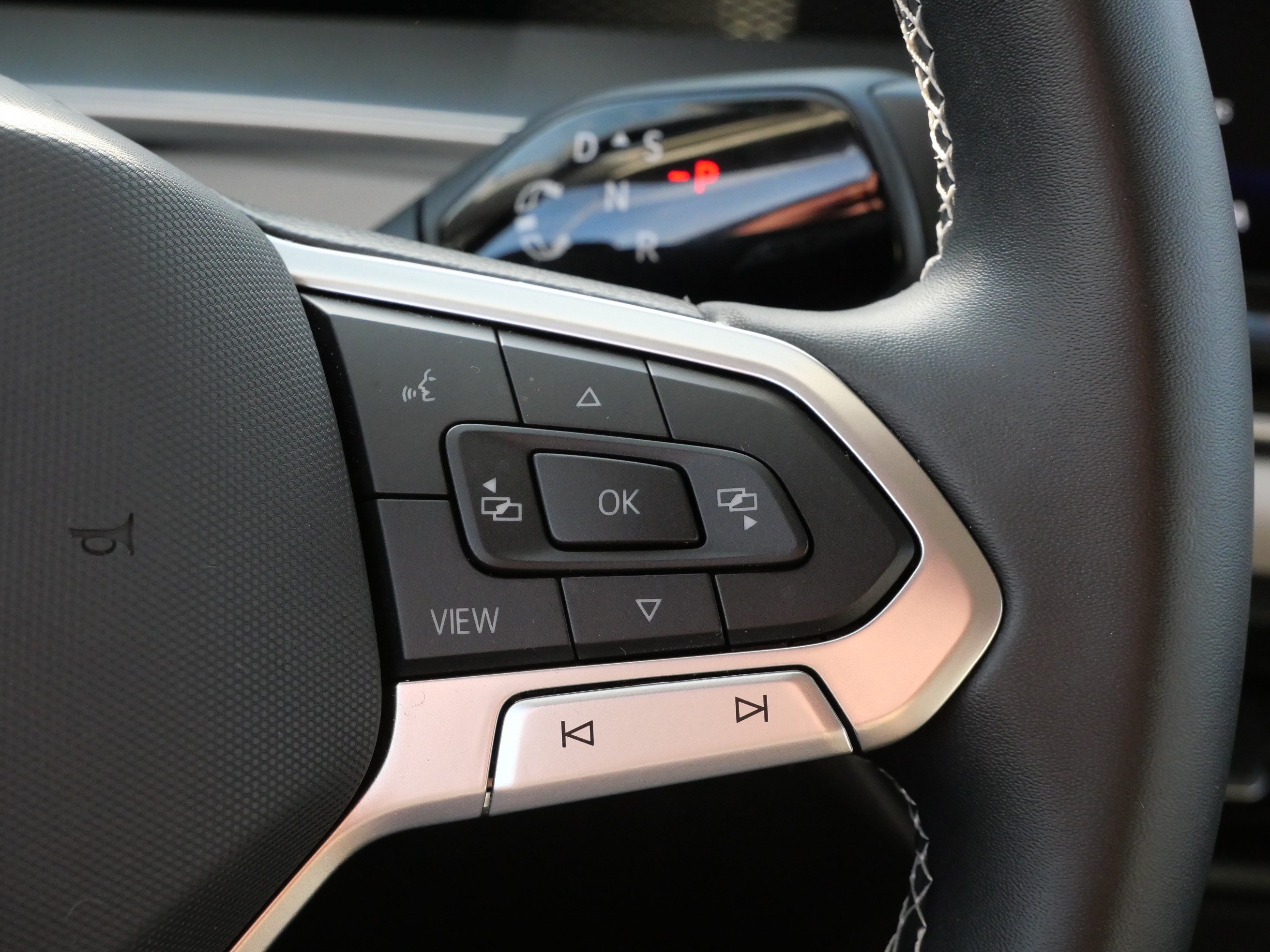 Certified 2025 Volkswagen Tiguan SE AWD/4WD image 25
