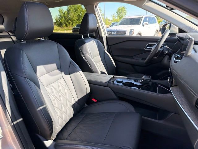 Used 2025 Nissan Rogue Platinum AWD/4WD image 7
