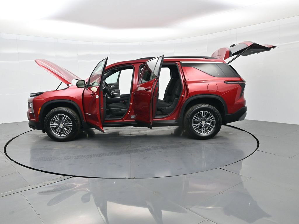 Used 2025 Chevrolet Traverse LT w/ Driver Confidence Package image 45