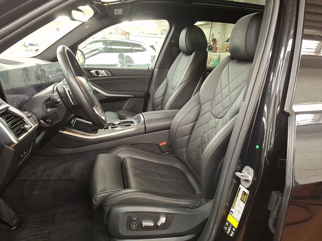 Certified 2024 BMW X5 xDrive40i w/ Premium Package AWD/4WD image 9