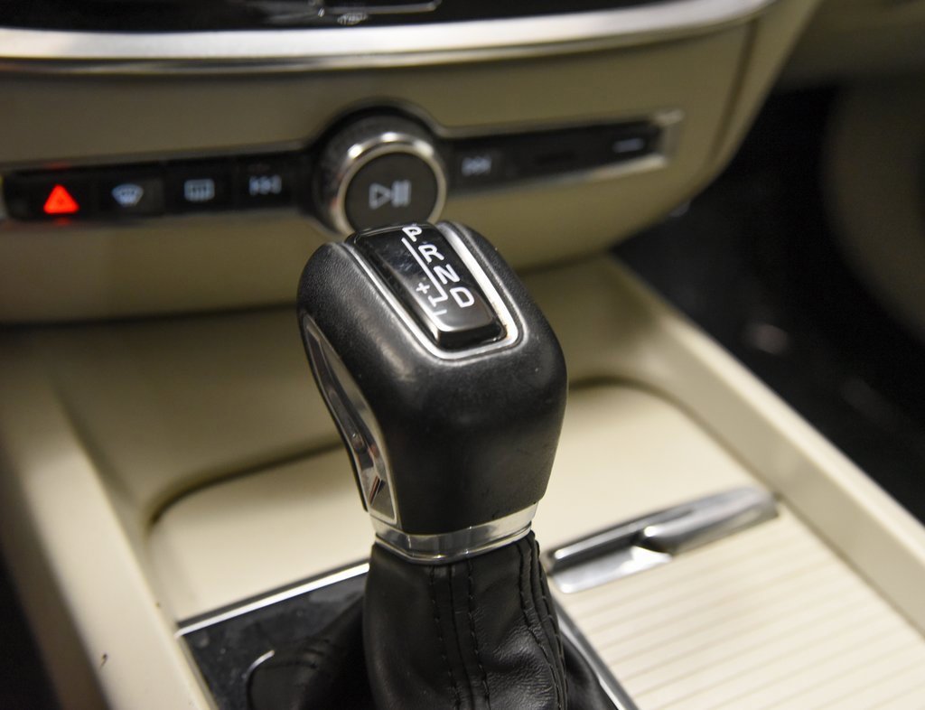 Used 2020 Volvo S60 T6 Momentum w/ Protection Package Premier image 28