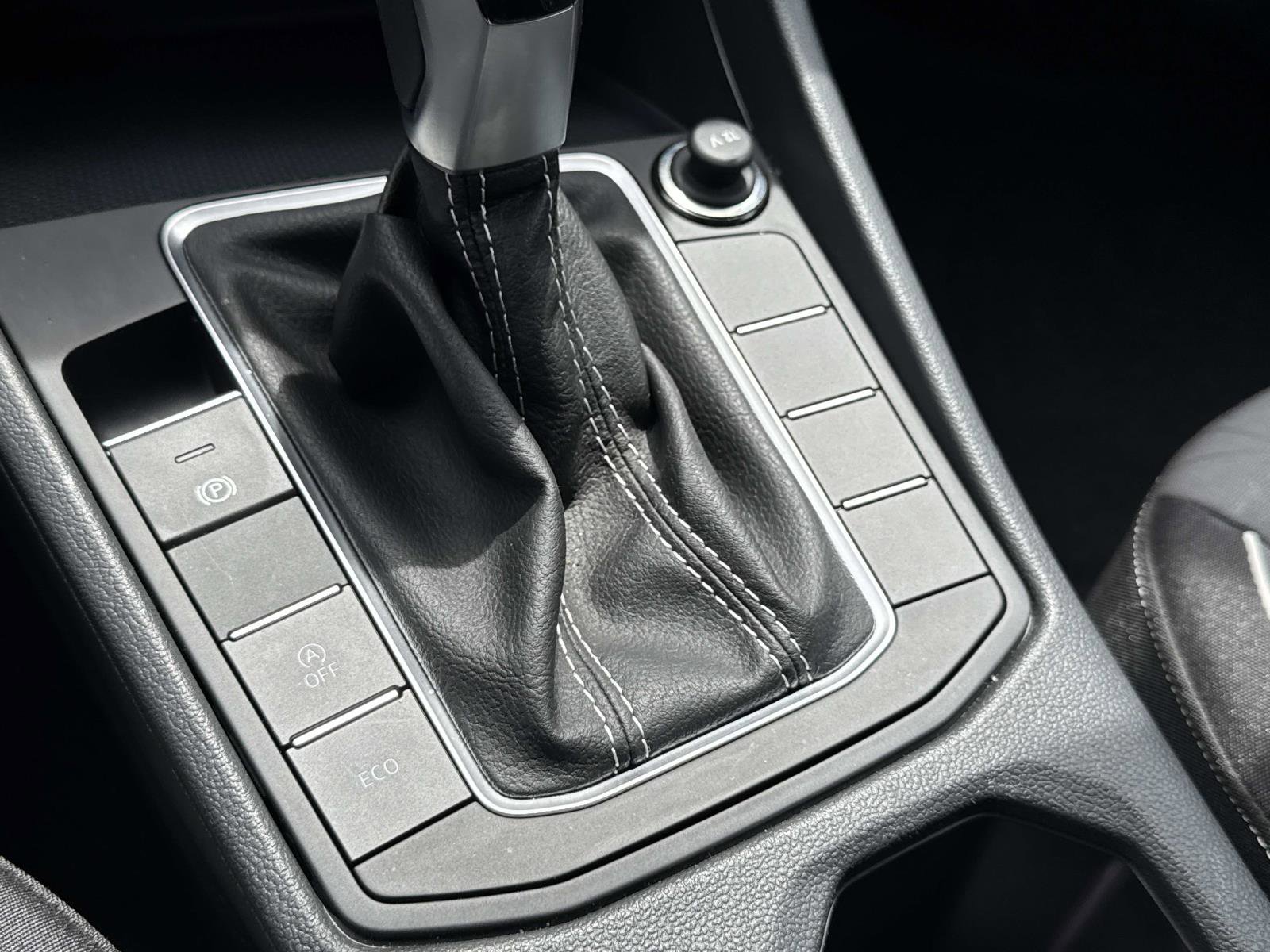 Certified 2025 Volkswagen Jetta Sport image 25