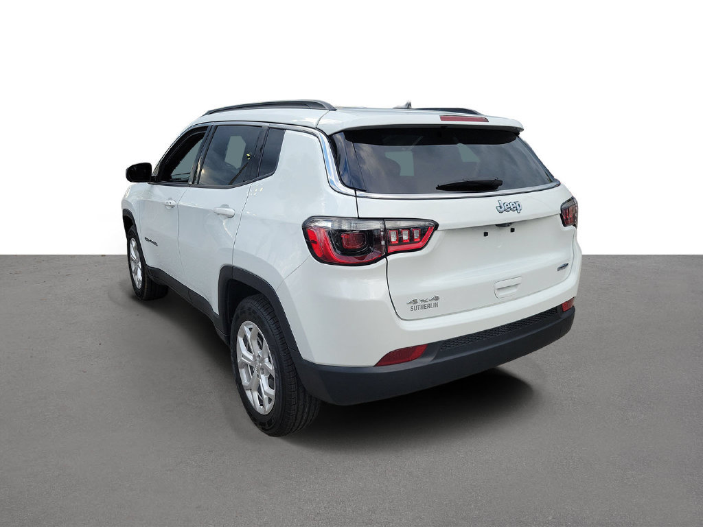 Used 2024 Jeep Compass Latitude AWD/4WD image 4