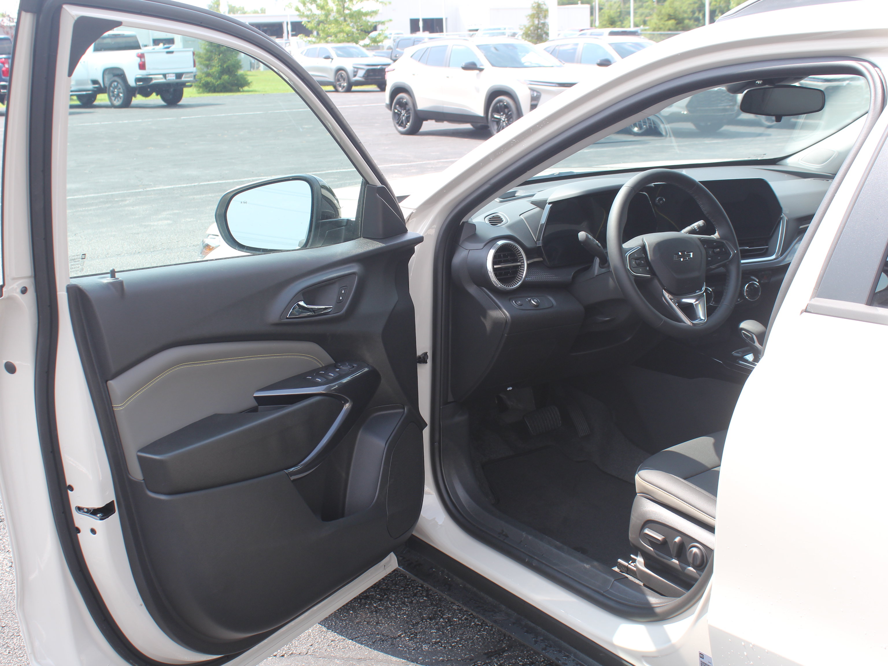 New 2026 Chevrolet Trax ACTIV w/ Driver Confidence Package FWD image 8