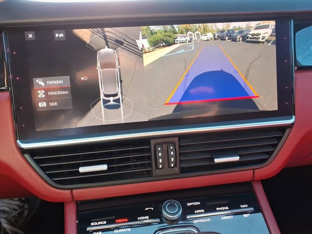 Used 2021 Porsche Cayenne S image 24