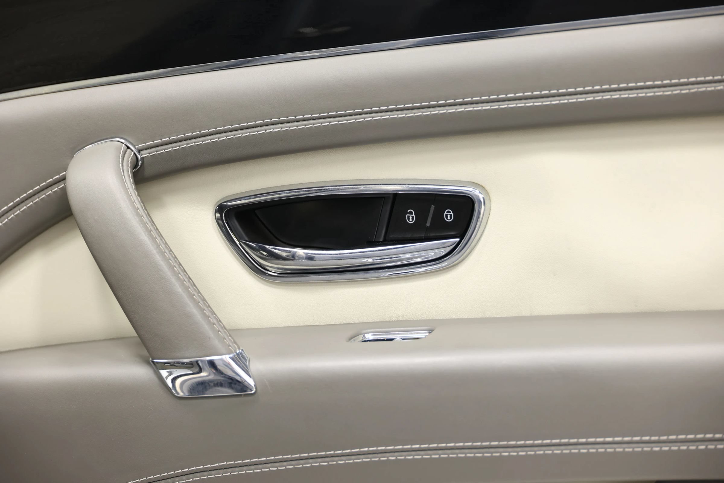 Used 2018 Bentley Bentayga Onyx Edition AWD/4WD image 97