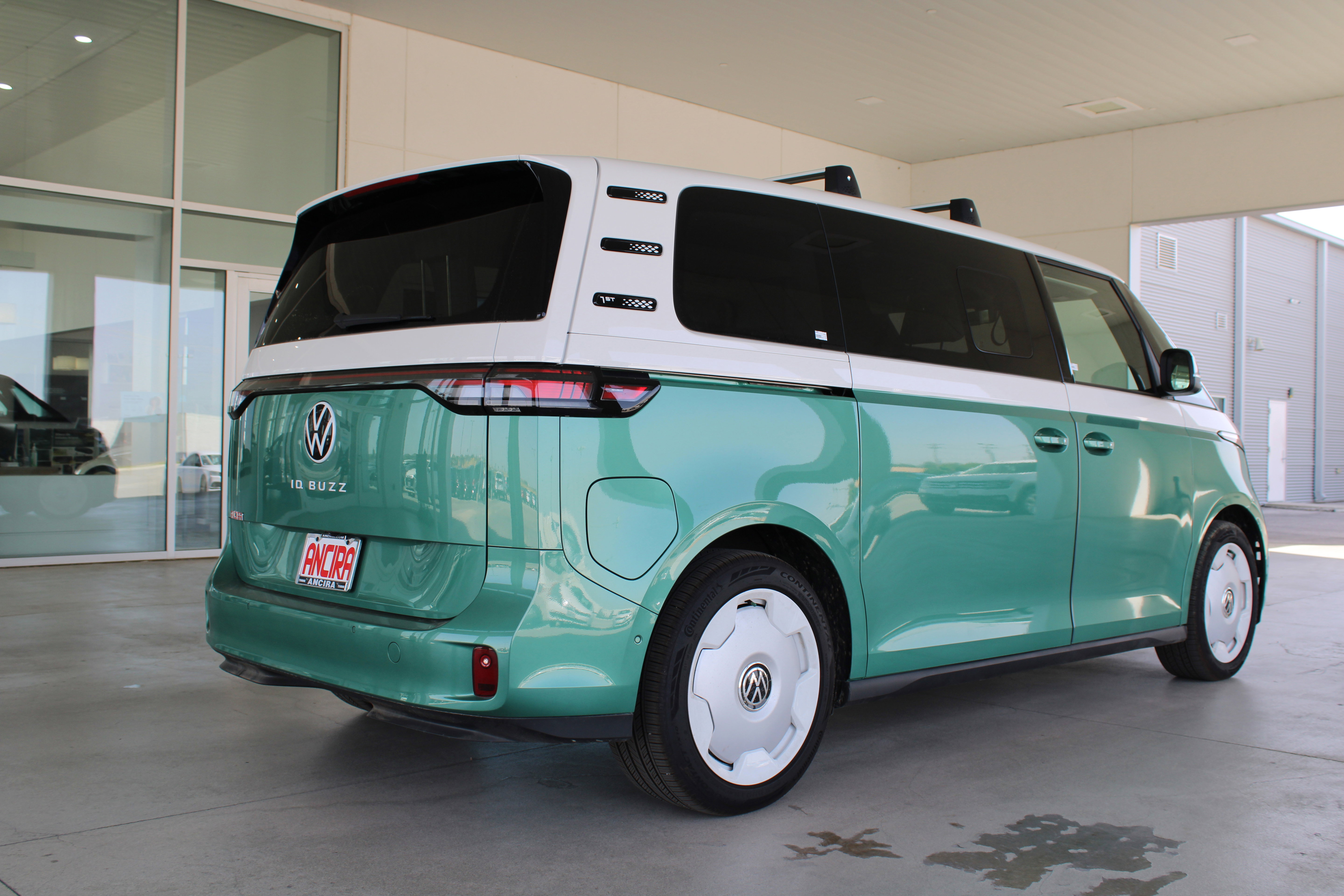 New 2025 Volkswagen ID. Buzz 1st Edition image 3