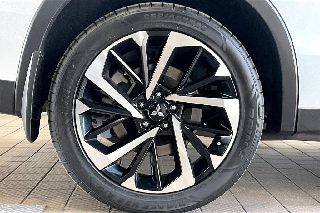 Used 2024 Mitsubishi Outlander SE AWD/4WD image 35