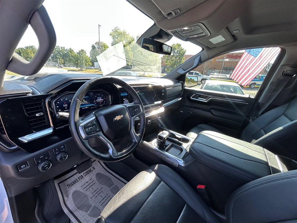 Used 2023 Chevrolet Silverado 1500 LTZ AWD/4WD image 14
