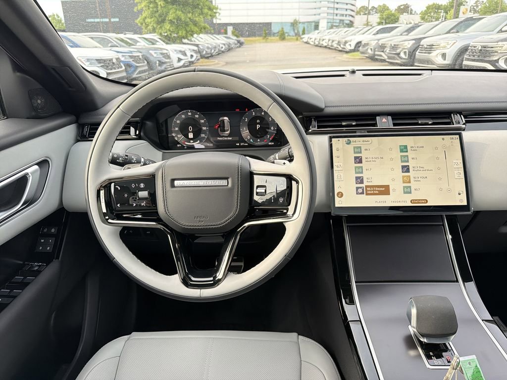 New 2026 Land Rover Range Rover Velar Dynamic SE AWD/4WD image 4
