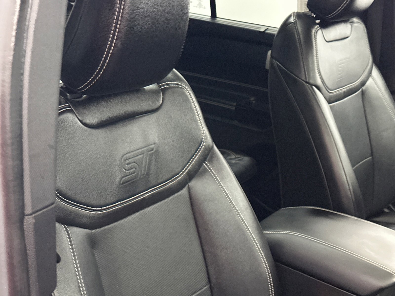 Used 2022 Ford Explorer ST w/ Equipment Group 401A image 9