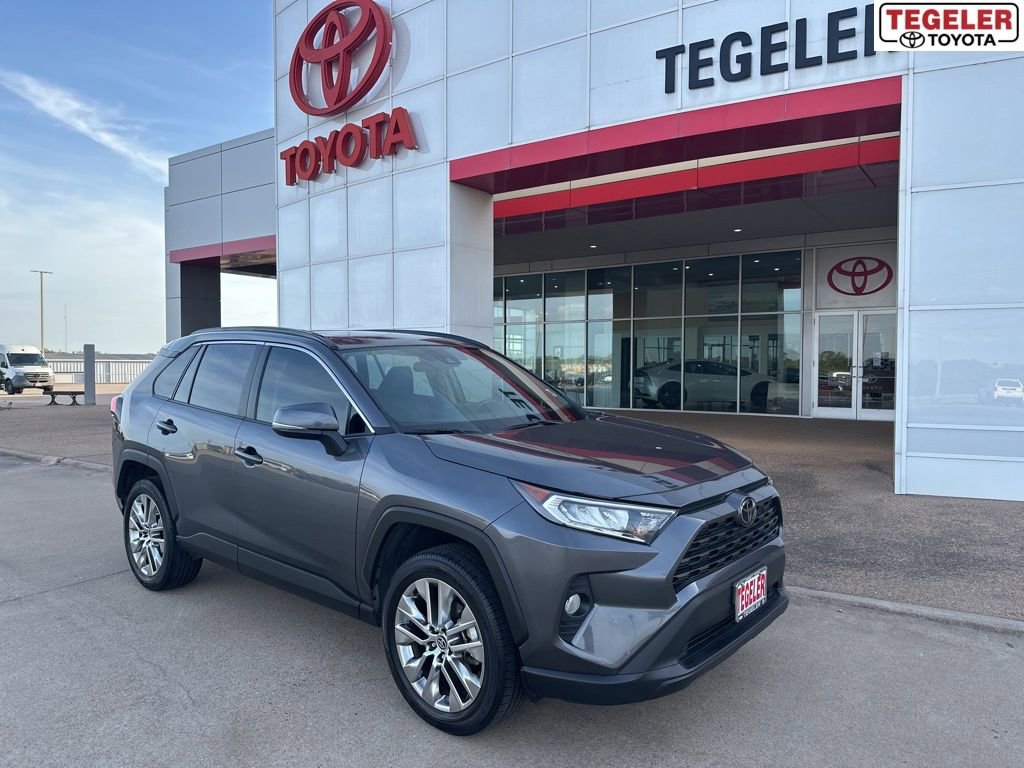 Used 2021 Toyota RAV4 XLE Premium image 1