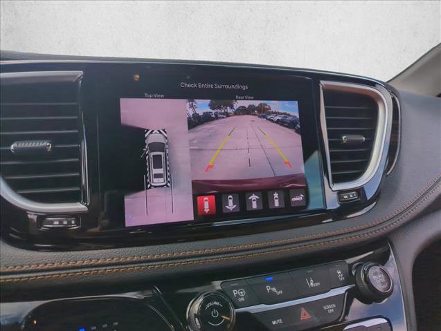 Used 2021 Chrysler Pacifica Pinnacle image 13