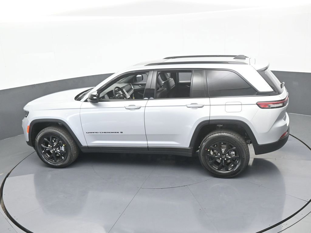New 2025 Jeep Grand Cherokee Altitude image 43