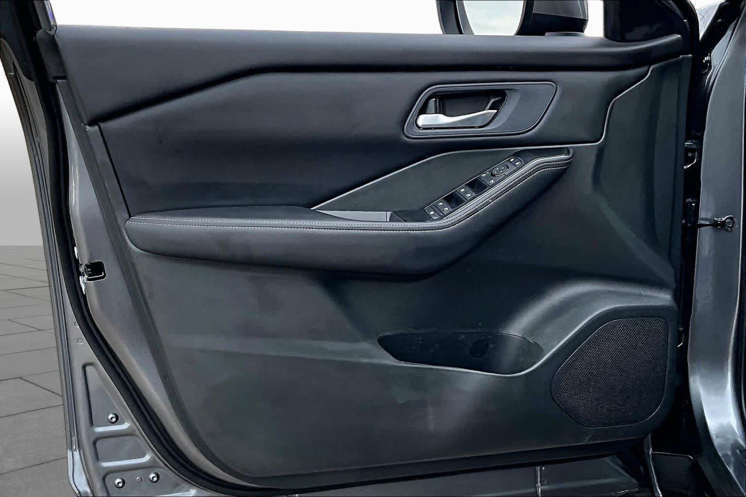 Certified 2026 Nissan Rogue SV FWD image 22